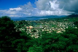 Archipel-des-Comores;-Baie;-Collines;-France;-Kaleidos;-Kaleidos-images;-La-parole-à-limage;-Laurent-Abad;-Mayotte;-Nuages;-Océan-Indien;-Paysage-urbain;-Stade;-Stories-Pictures;-Ville
